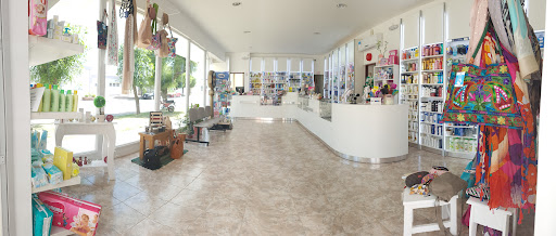 Farmacia y Perfumería La Colonia